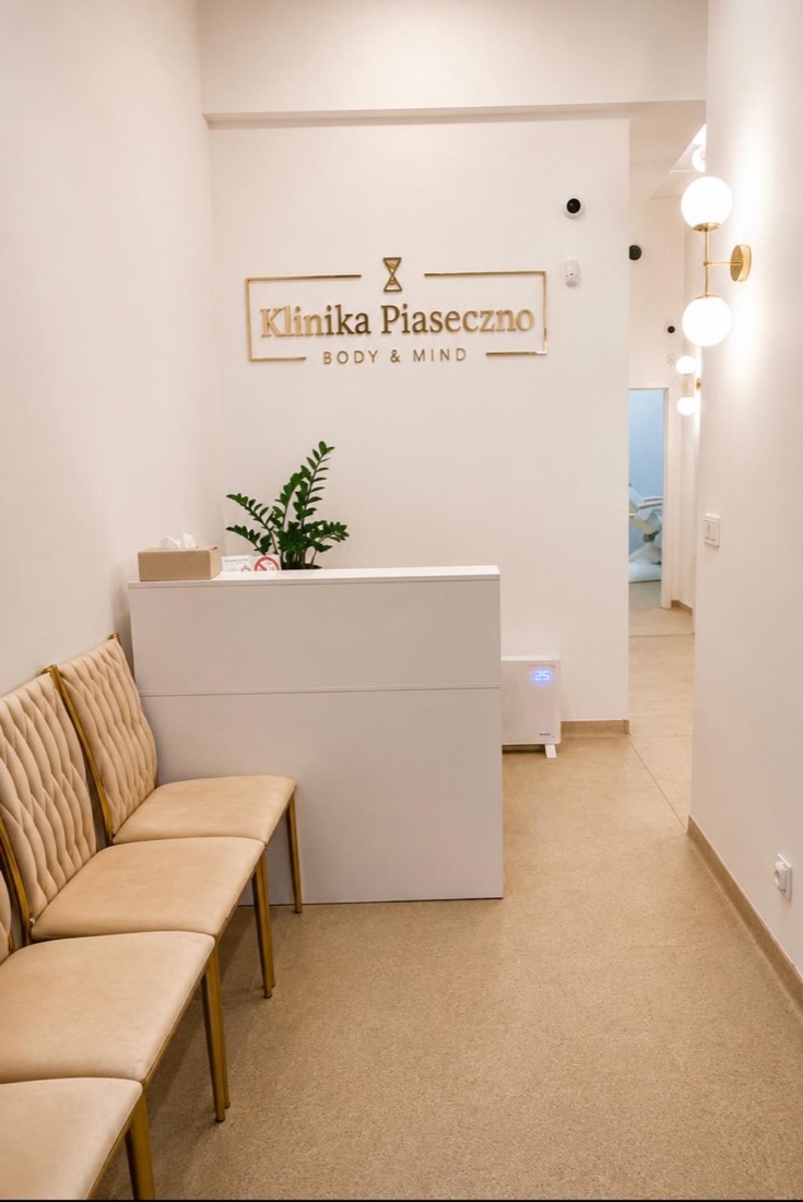 Wnętrze Kliniki Piaseczno — recepcja przy ul. Puławskiej 27